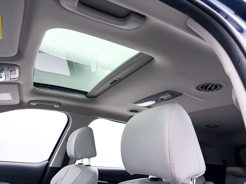 Used 2024 Kia Telluride S w/ S Sunroof Package image 3