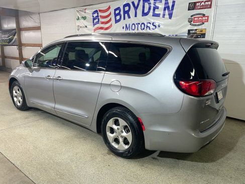 Used 2017 Chrysler Pacifica Touring-L Plus w/ Advanced Safetytec Group image 7