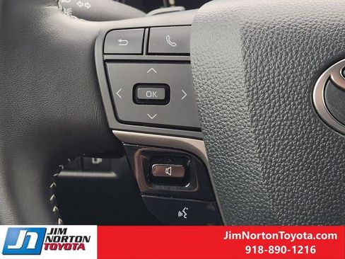 Used 2025 Toyota Camry SE image 29