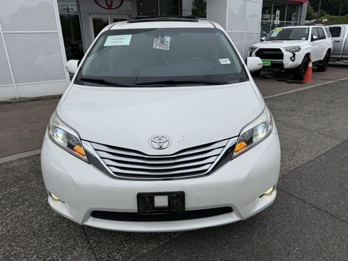 Used 2017 Toyota Sienna Limited Premium AWD/4WD image 10