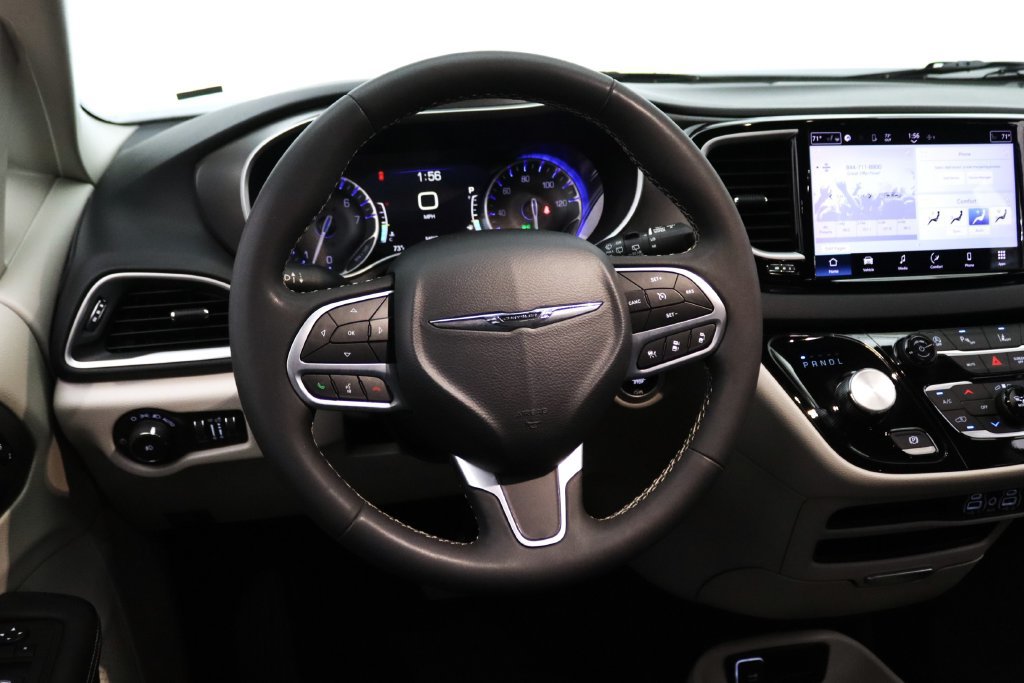 Used 2024 Chrysler Pacifica Touring-L FWD image 13