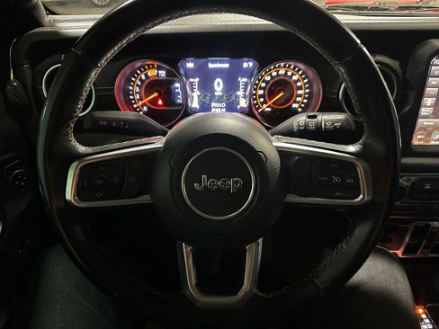 Used 2020 Jeep Wrangler Unlimited Sahara image 30