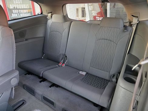 Used 2017 Chevrolet Traverse LT w/ Traveler's Package image 16