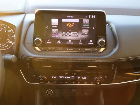 Used 2022 Nissan Rogue SL image 25