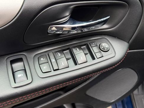 Used 2017 Dodge Grand Caravan GT FWD image 17