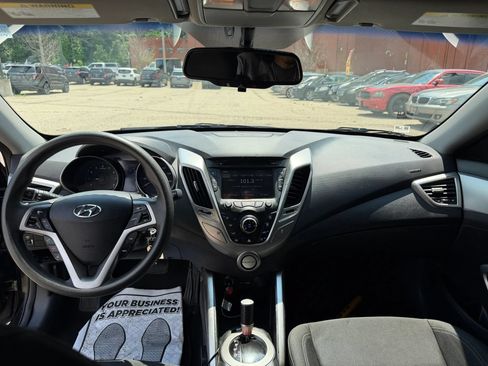 Used 2013 Hyundai Veloster FWD image 10