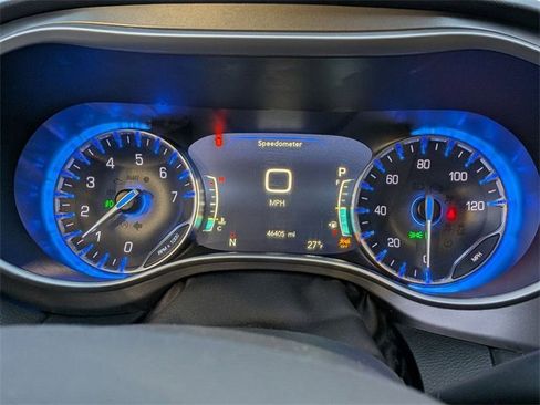 Used 2024 Chrysler Pacifica Touring-L image 16