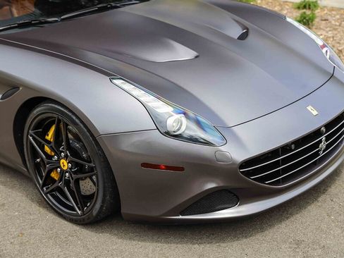 Used 2016 Ferrari California T RWD image 12