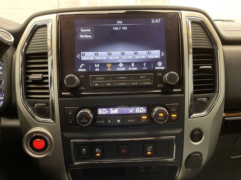 Used 2021 Nissan Titan SV w/ SV Convenience Package image 15