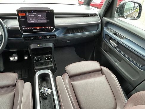 Used 2025 Volkswagen ID. Buzz Pro S RWD image 11