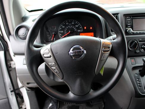 Used 2018 Nissan NV200 SV image 17