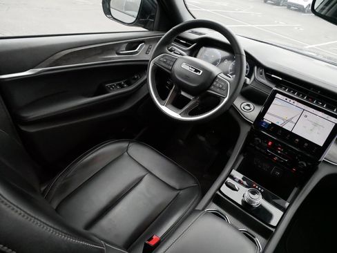 Used 2024 Jeep Grand Cherokee L Limited w/ Black Appearance Package image 9