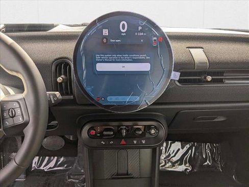 Used 2025 MINI Cooper 4-Door Hardtop image 12