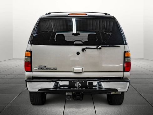 Used 2006 Chevrolet Suburban LT w/ Preferred Equipment Group RWD image 10