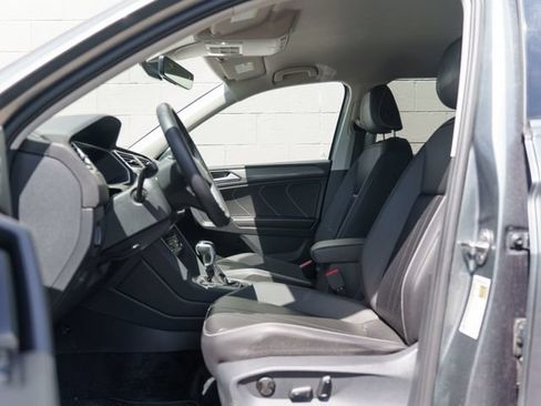 Used 2024 Volkswagen Tiguan SE AWD/4WD image 17
