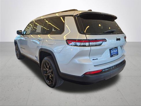 Used 2024 Jeep Grand Cherokee L Laredo image 10