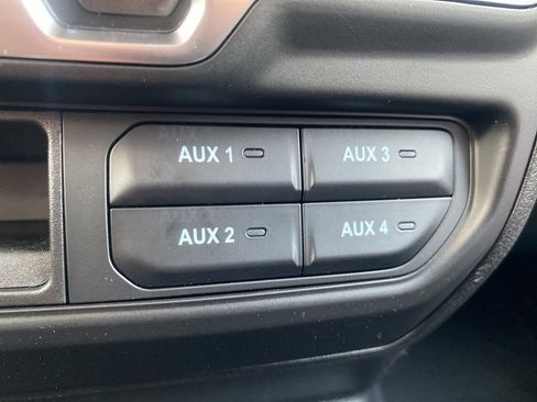 New 2025 Jeep Gladiator Sport image 26