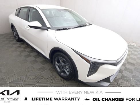 New 2025 Kia K4 LXS image 3