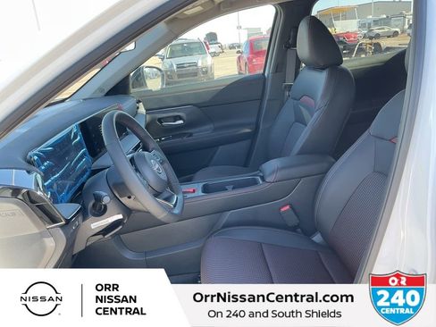 New 2026 Nissan Kicks SR FWD image 17