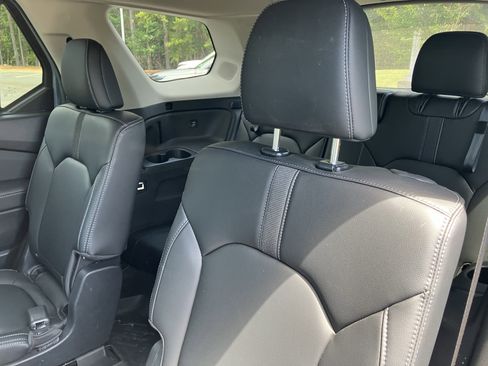 Used 2024 Honda Pilot Touring image 9