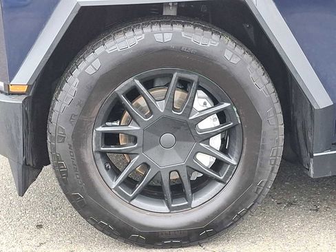 Used 2025 Tesla Cybertruck AWD Crew Cab image 8