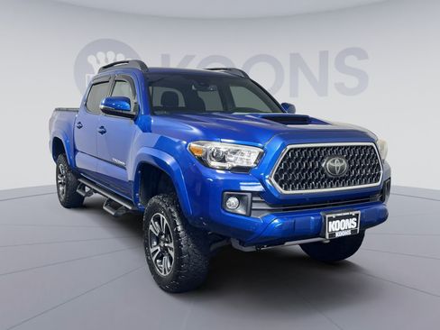 Used 2018 Toyota Tacoma TRD Sport w/ Technology Package AWD/4WD image 2