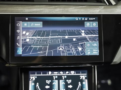 Used 2024 Audi Q8 e-tron Premium Plus image 22