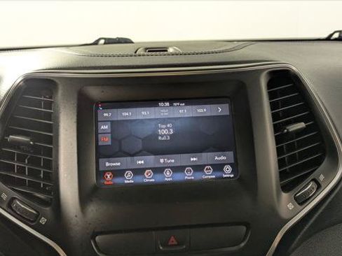 Used 2020 Jeep Cherokee Latitude AWD/4WD image 24