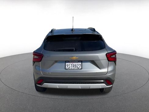 Used 2025 Chevrolet Trax LT image 12