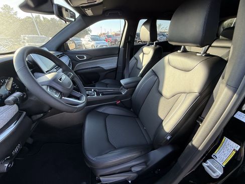 New 2026 Jeep Compass Latitude image 17