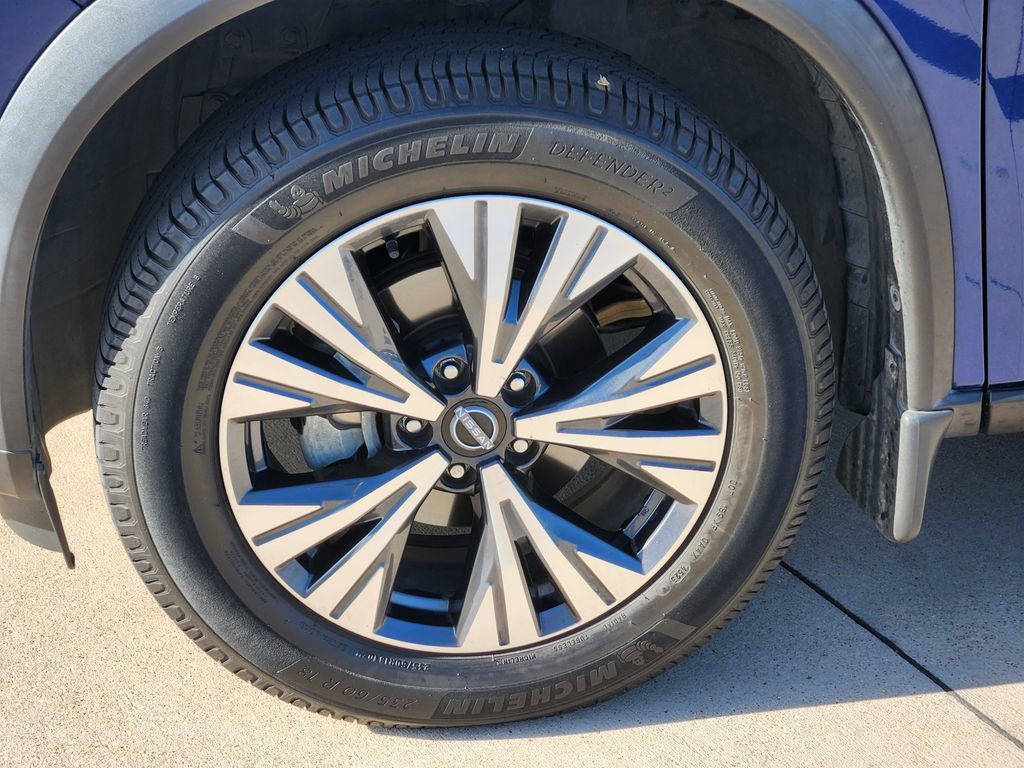 Used 2022 Nissan Rogue SV FWD image 19