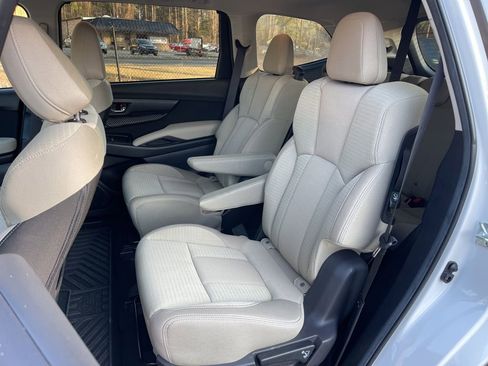 Used 2023 Subaru Ascent Premium w/ Convenience Package image 18
