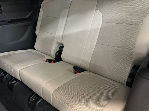 Used 2022 Chevrolet Traverse LS image 32