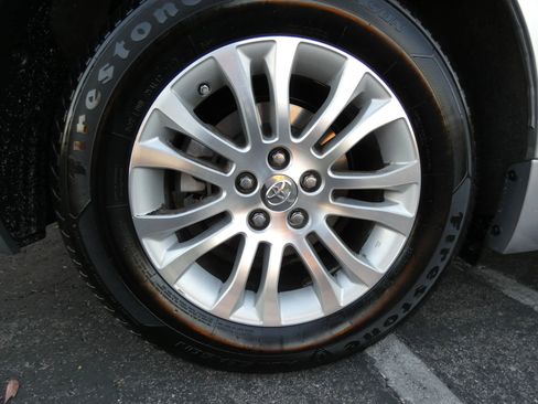 Used 2015 Toyota Sienna XLE image 20