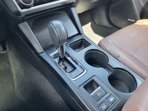 Used 2019 Subaru Outback 3.6R Touring image 12