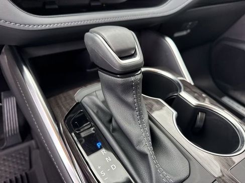 Used 2026 Toyota Highlander Limited image 20