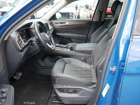 Used 2025 Volkswagen Atlas SEL Premium R-Line AWD/4WD image 2