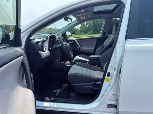 Used 2014 Toyota RAV4 XLE AWD/4WD image 18