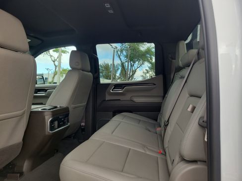 Used 2022 GMC Sierra 1500 SLT w/ SLT Premium Package image 13