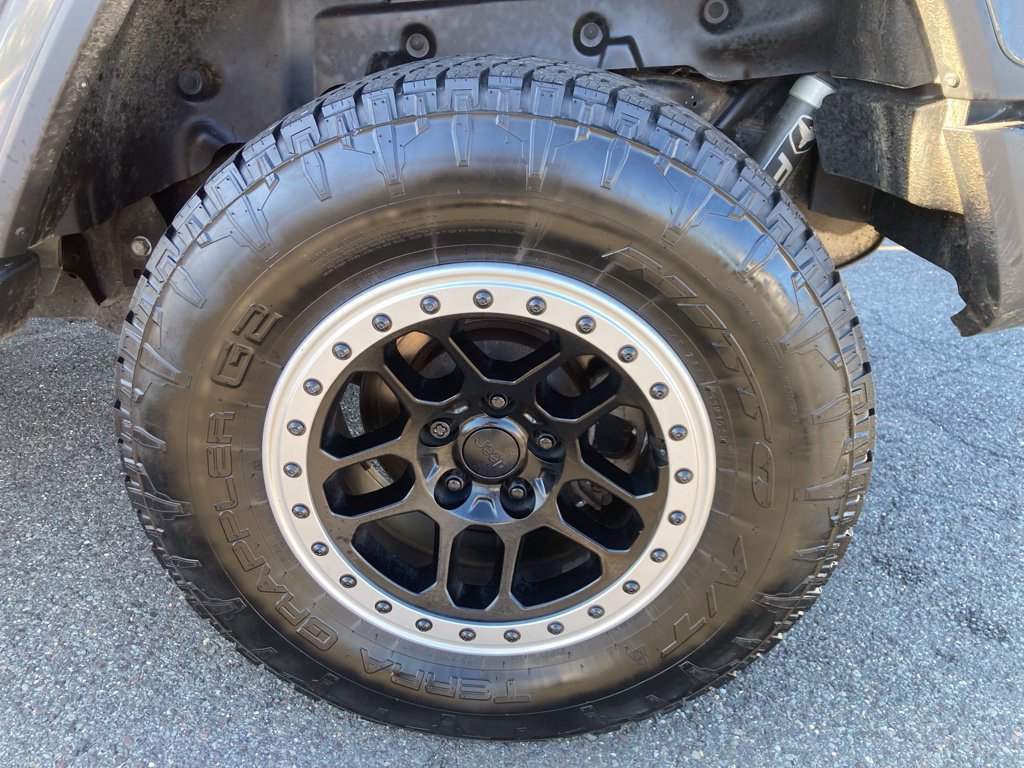 Used 2018 Jeep Wrangler Unlimited Sahara AWD/4WD image 34