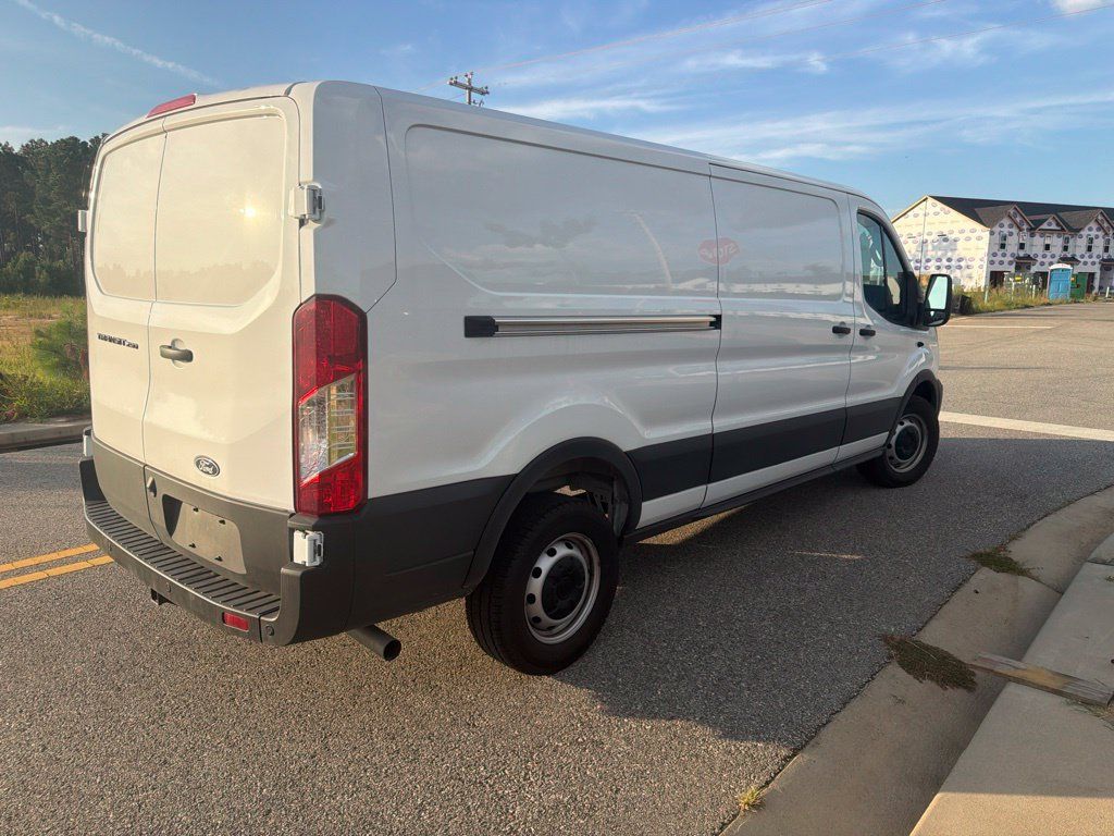 Used 2026 Ford Transit 250 Low Roof RWD image 5