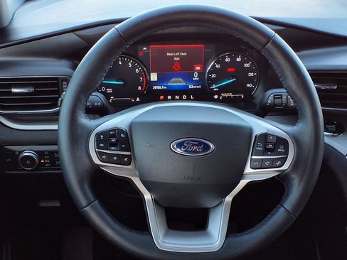 Used 2022 Ford Explorer XLT w/ Equipment Group 202A image 20