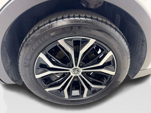 Used 2023 Toyota Crown XLE image 83