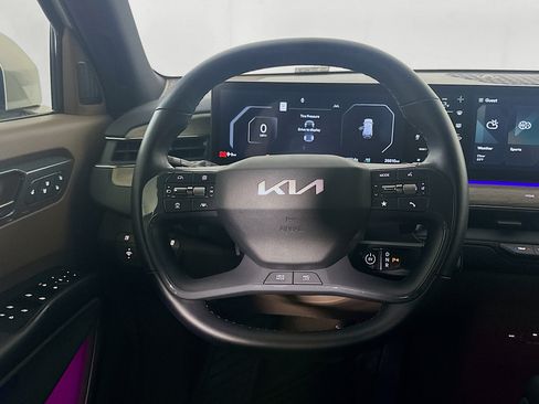 Used 2024 Kia EV9 Land AWD/4WD image 18