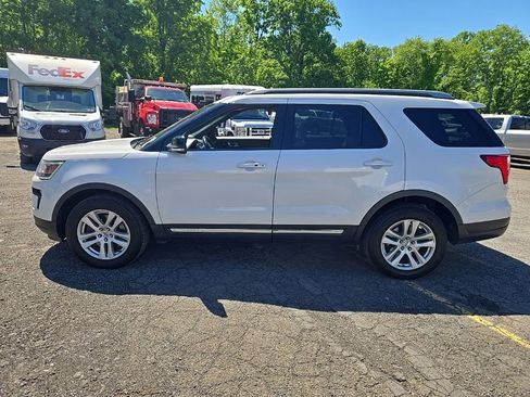 Used 2018 Ford Explorer XLT w/ Equipment Group 202A AWD/4WD image 10