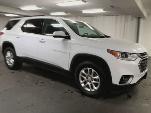Used 2019 Chevrolet Traverse LT FWD image 2