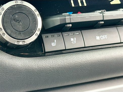 Used 2023 Toyota Tundra Platinum image 19