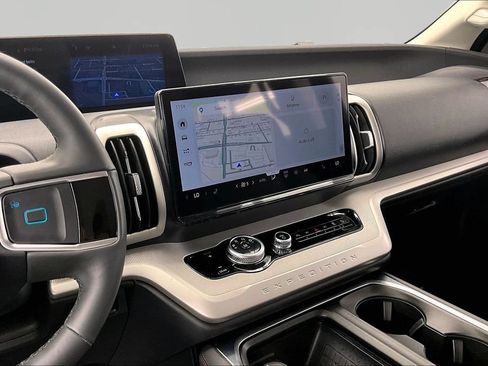 Certified 2025 Ford Expedition Active AWD/4WD image 6