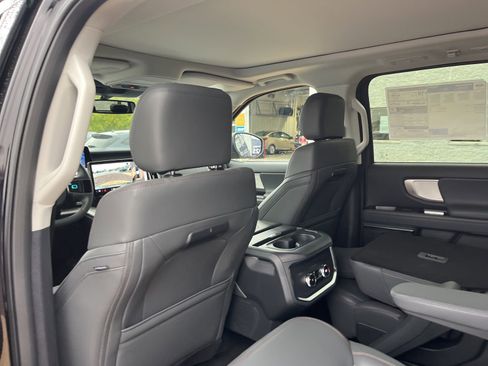 New 2025 Ford Expedition Active image 48