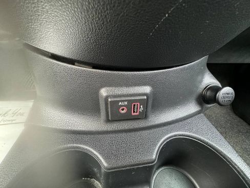 Used 2018 Nissan Versa SV FWD image 16